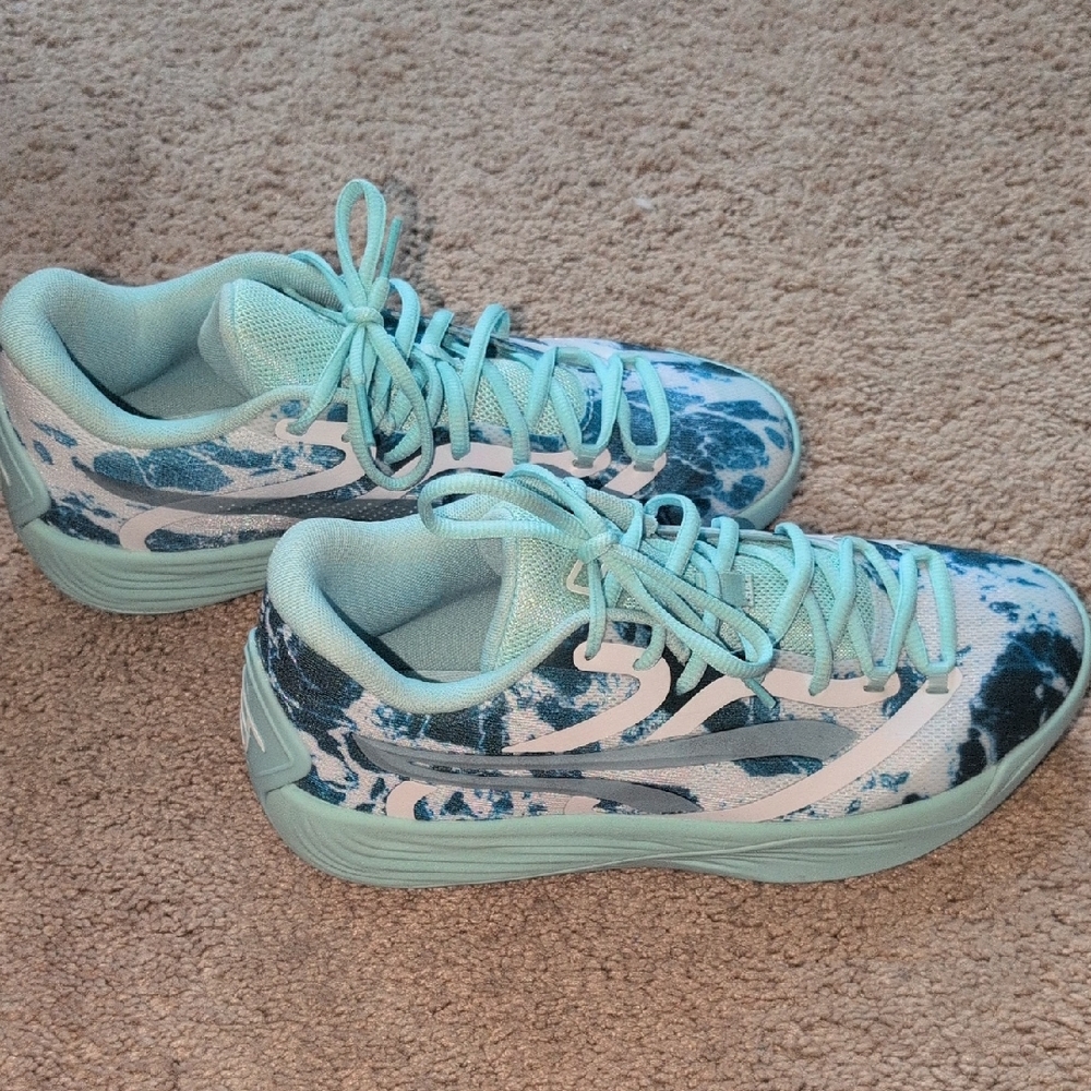 Puma Women's Athletic Shoes in Aqua and Navy